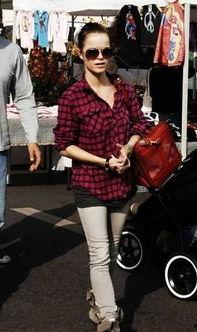 格子群明星搭配图片,时尚搭配图片解析